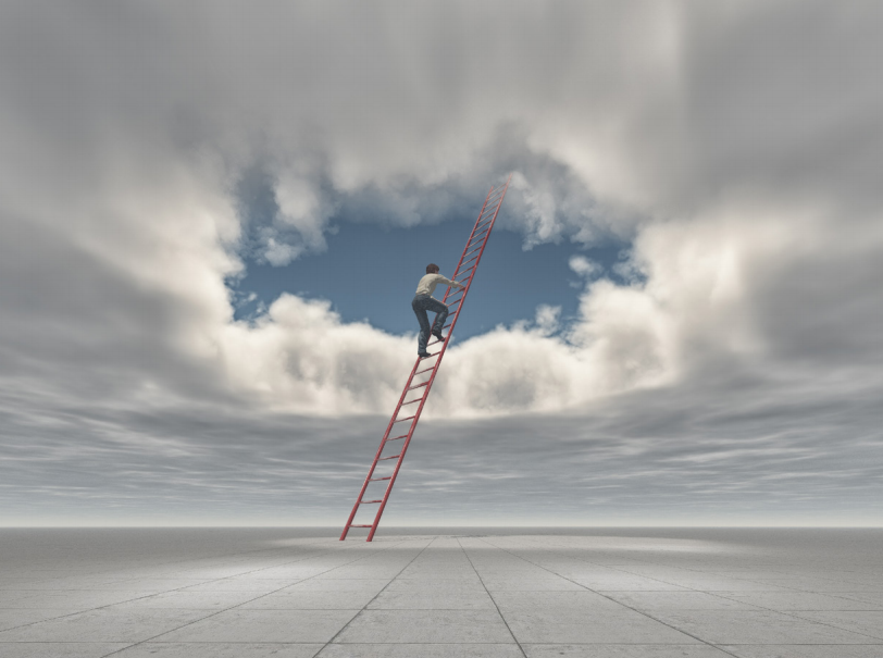 How do databases on cloud virtual machines compare to managed cloud databases?